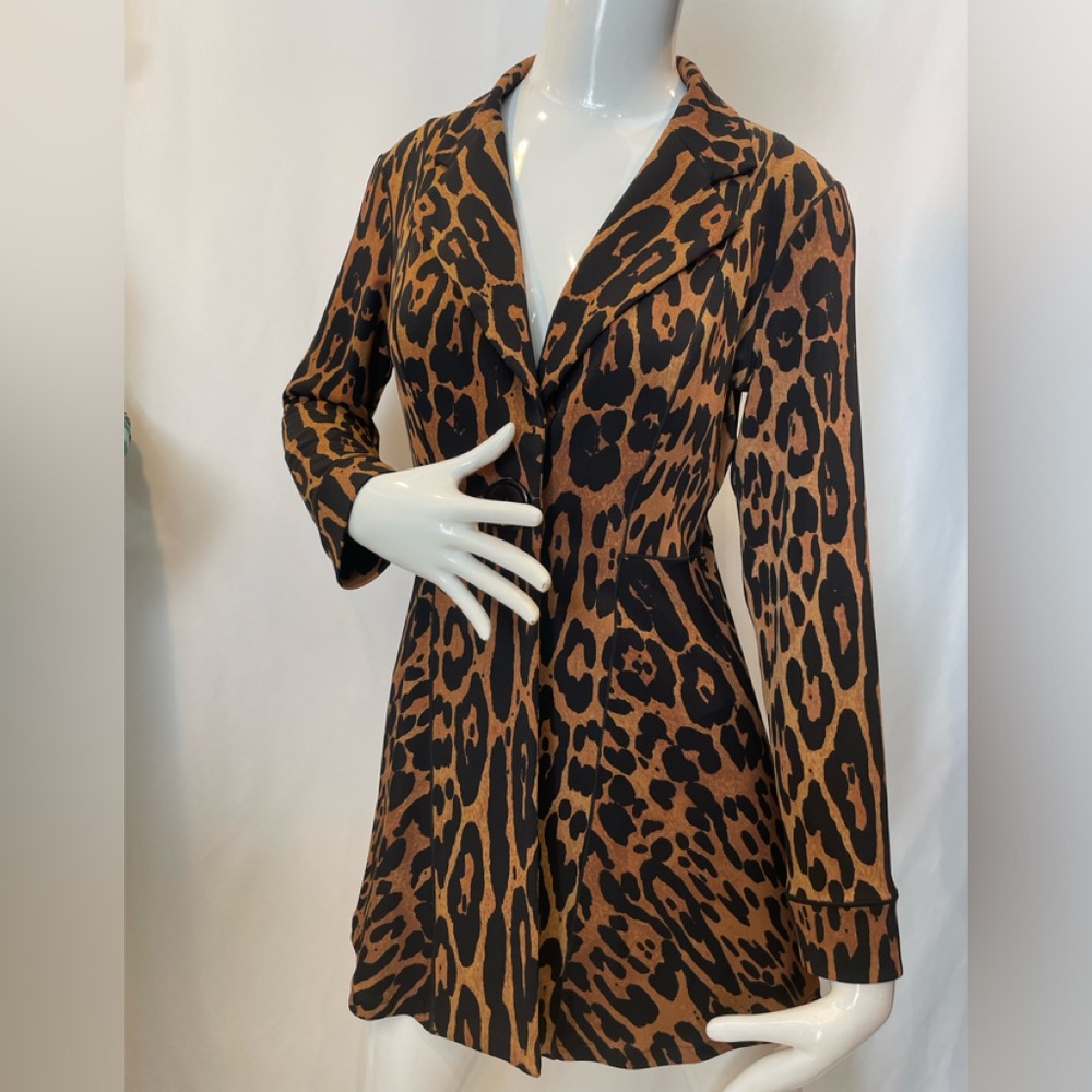 - EVA VARRO LONG SLV. EMPIRE WAIST ONE BUTTON JACKET